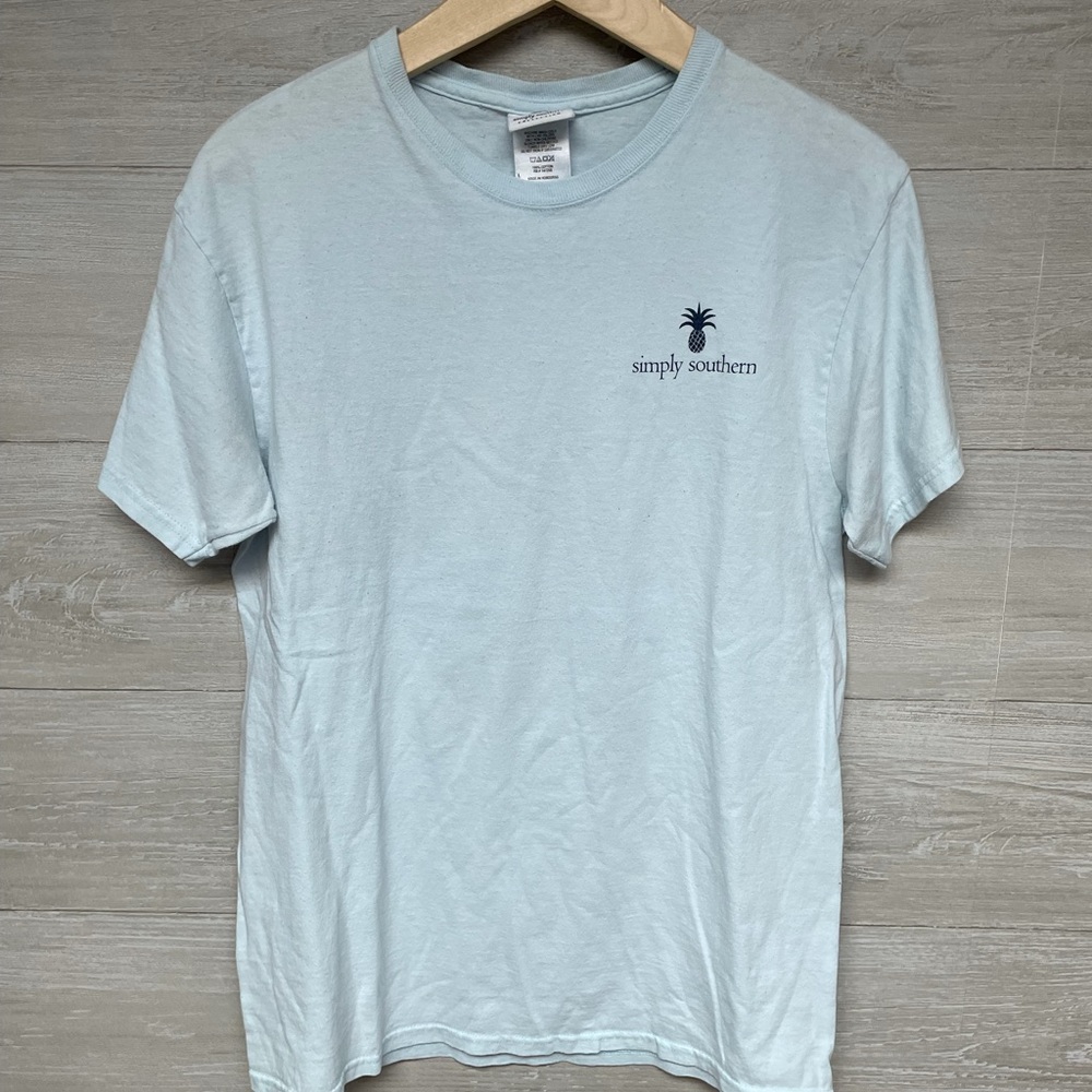 | Simply Southern | t-shirt. Size M.